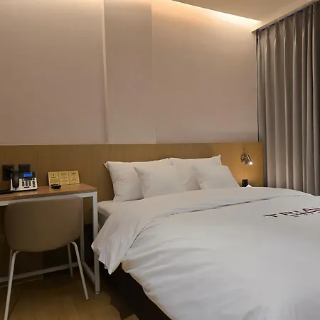 Tria Business & Boutique Hotel