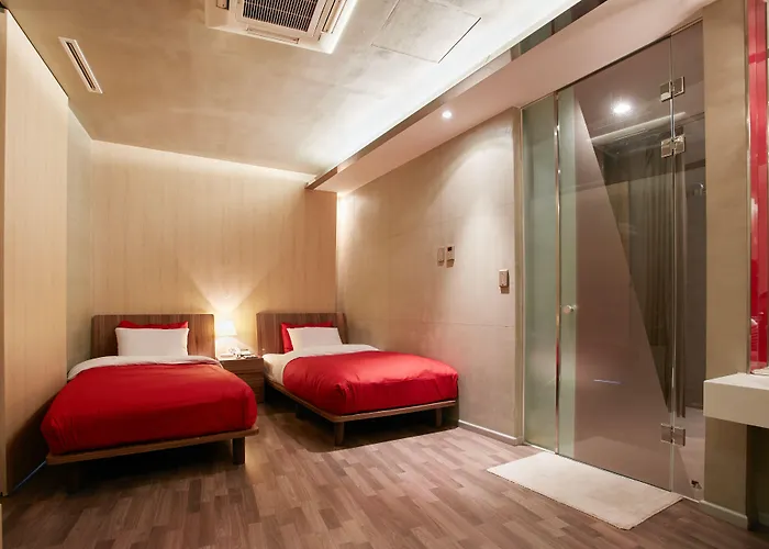 Tria Business & Boutique Hotel