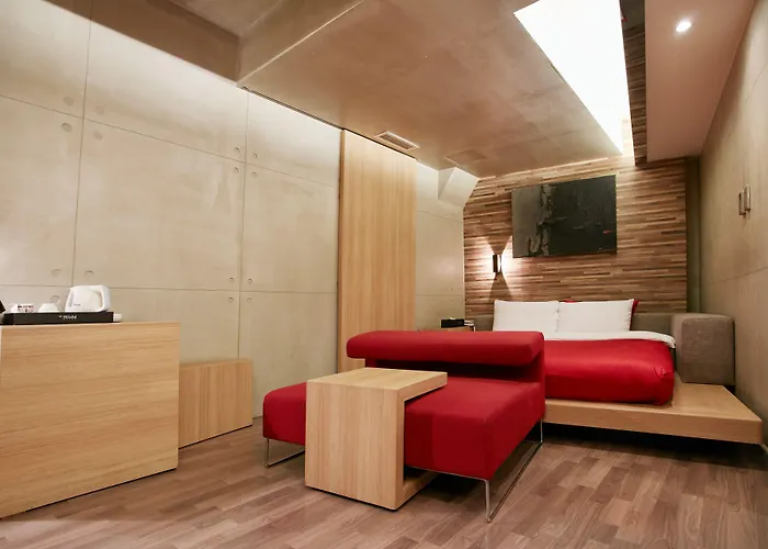 Tria Business & Boutique Hotel 3*