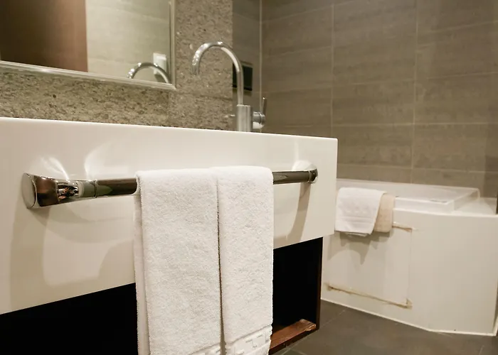 Tria Business & Boutique Hotel 3*