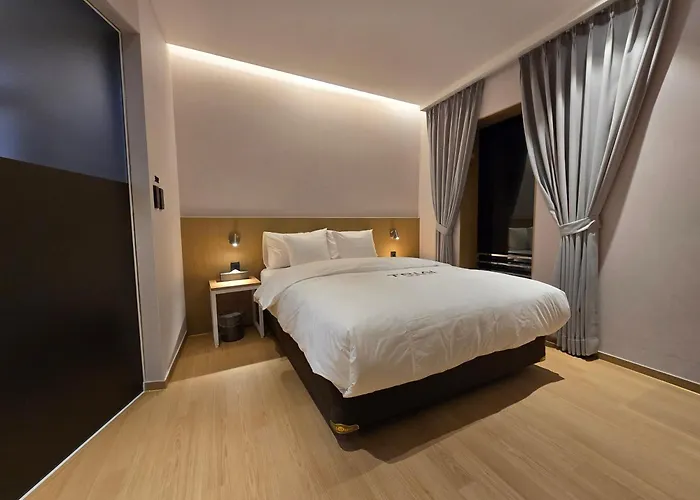 Tria Business & Boutique Hotel