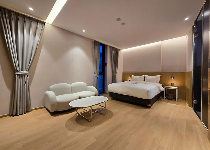 Tria Business & Boutique Hotel 3*