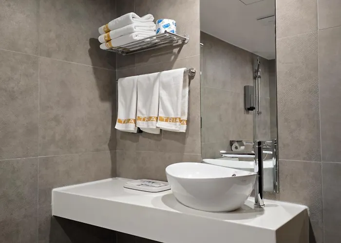 Tria Business & Boutique 3*