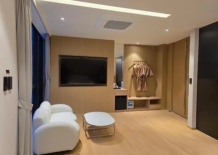 Tria Business & Boutique 3*