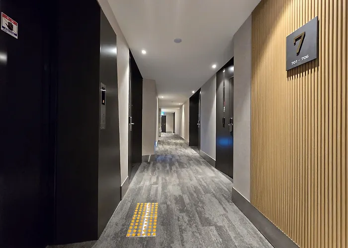 Tria Business & Boutique Hotel
