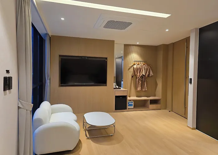 Tria Business & Boutique 3*