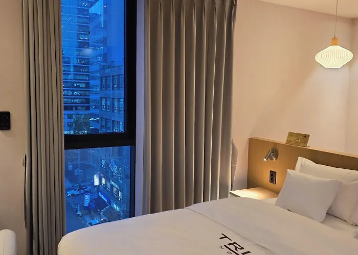 Tria Business & Boutique Hotel