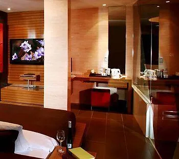 Tria Business & Boutique Hotel 3*