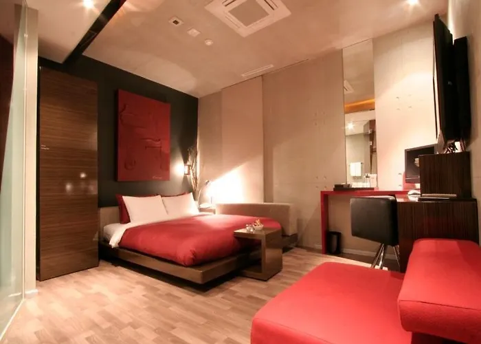 Tria Business & Boutique Hotel 3*