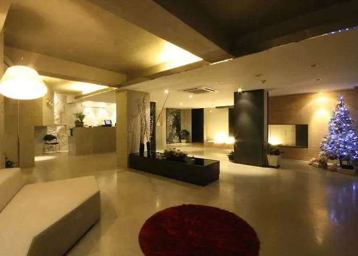 Tria Business & Boutique Hotel 3*