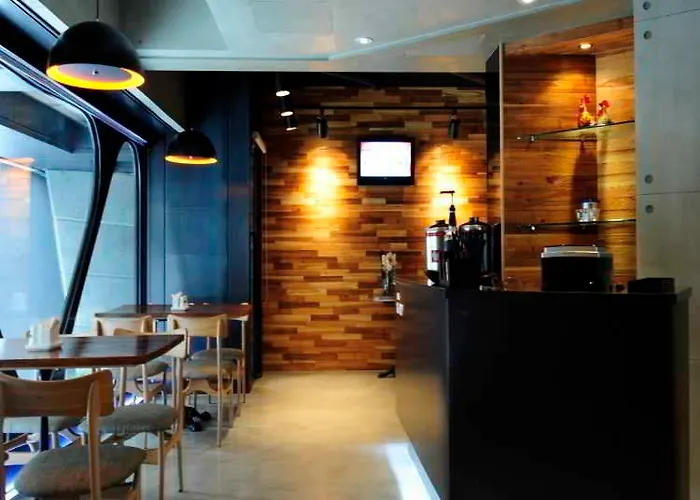 Tria Business & Boutique Hotel